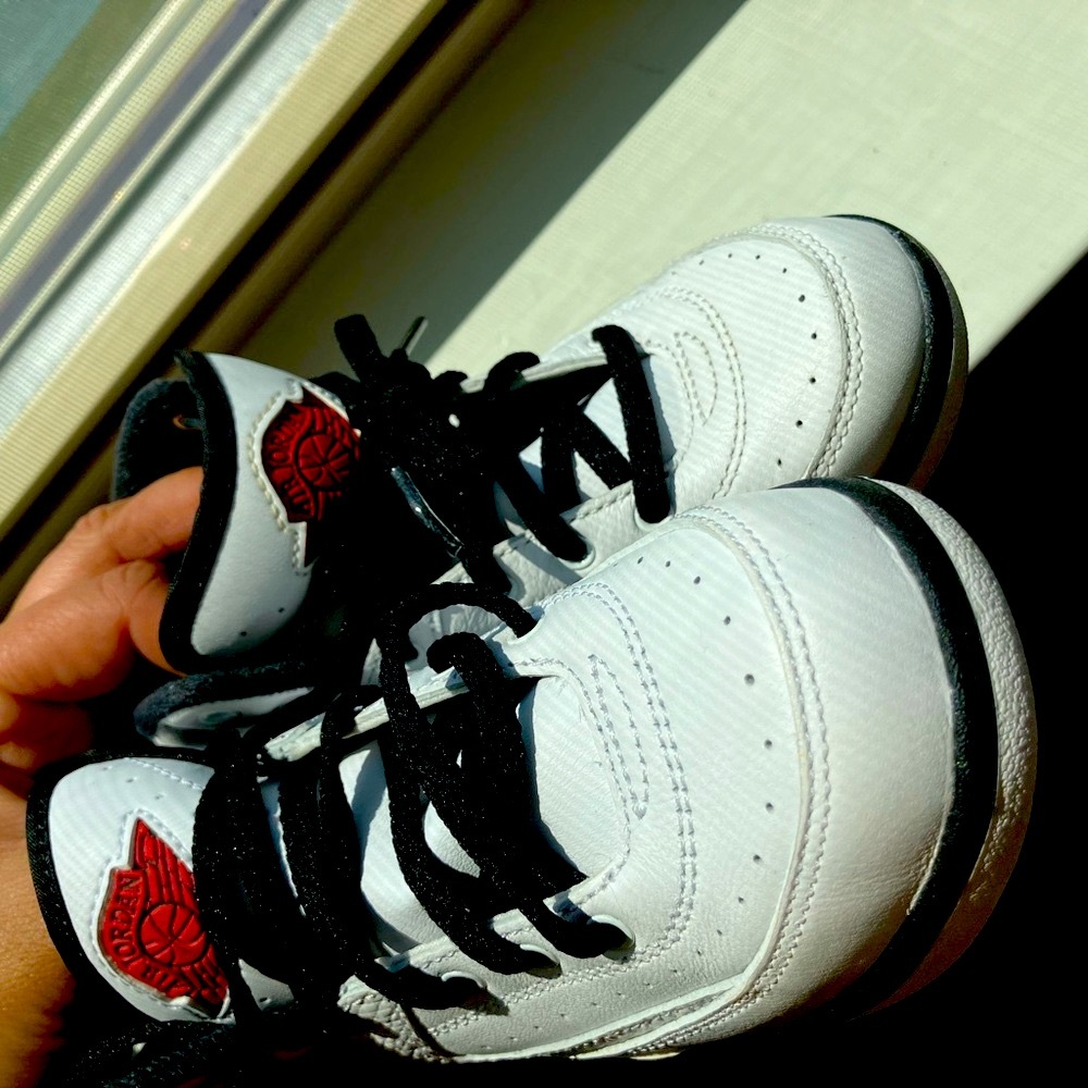 Nike Air Jordan 2 Retro OG “Chicago” Toddler Shoes Size 11c Kids Jordans